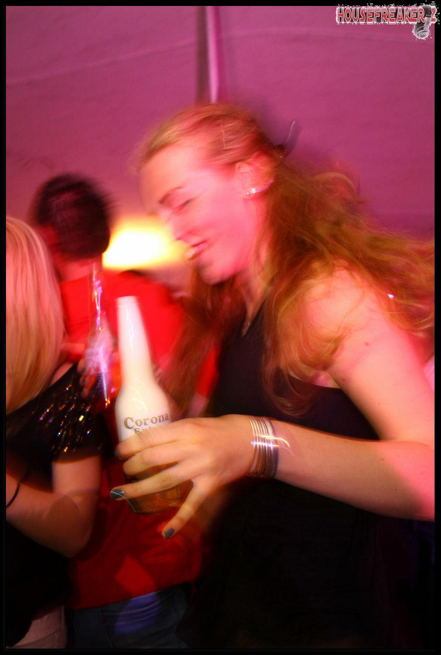 889x1321 pixels (1.077K)